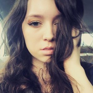 Meet your Posher, Alexis